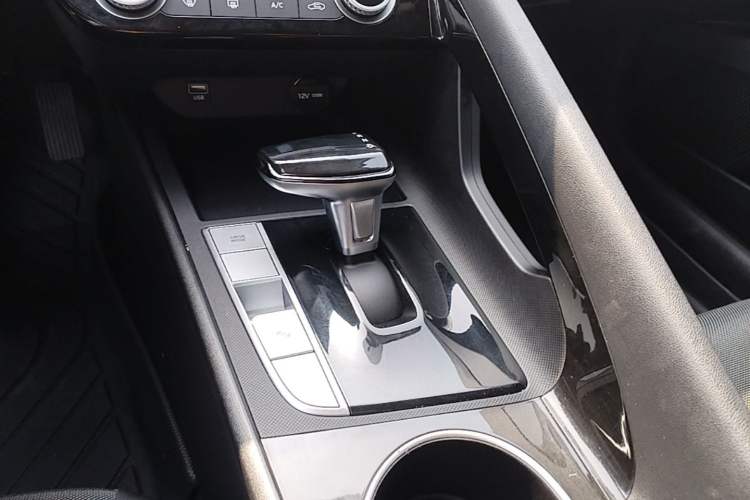 Used Hyundai Elantra 2022 1.5L CVT GLS Leading Edition Gear Lever
