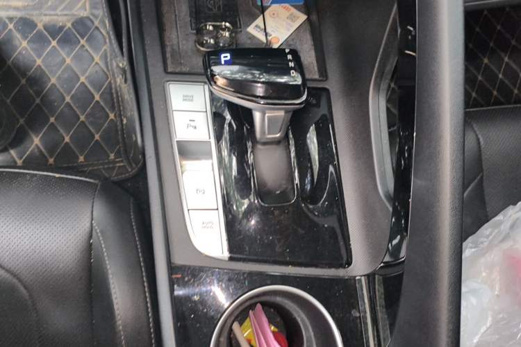 Used Hyundai Elantra 2022 1.5L CVT LUX Prestige Edition Gear Lever