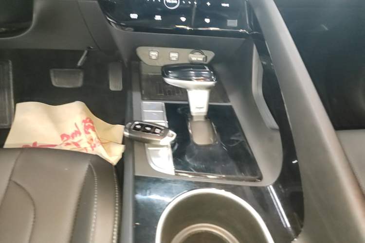 Used Hyundai Elantra 2022 1.5L CVT LUX Prestige Edition Gear Lever