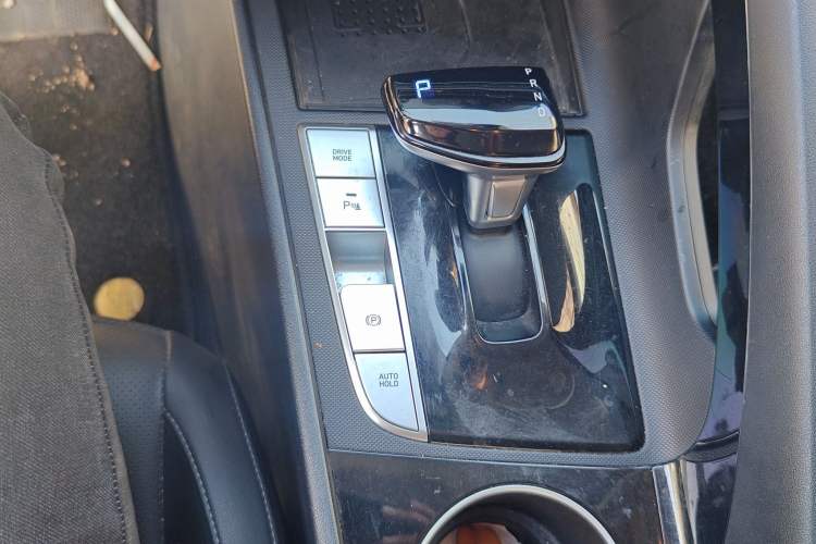 Used Hyundai Elantra 2022 1.5L CVT LUX Prestige Edition Gear Lever