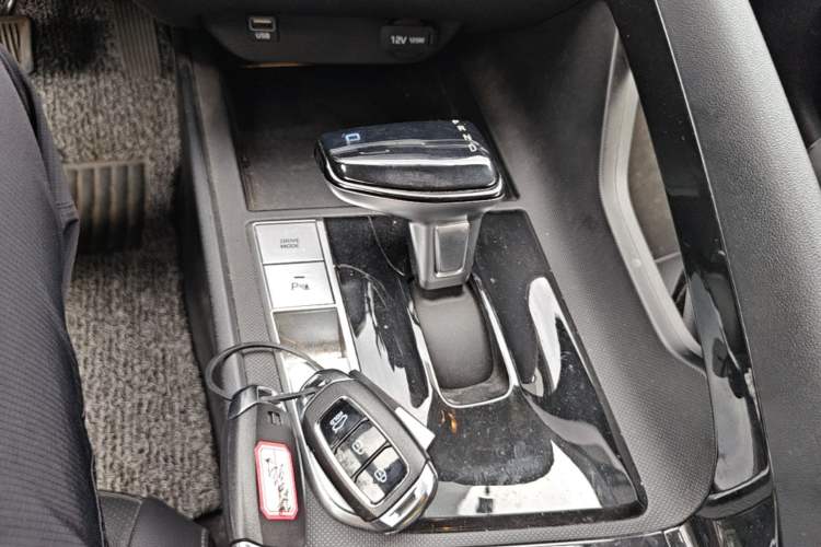 Used Hyundai Elantra 2022 1.5L CVT GLX Elite Edition Gear Lever