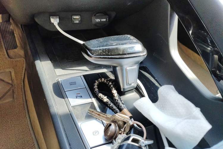 Used Hyundai Elantra 2022 1.5L CVT LUX Prestige Edition Gear Lever