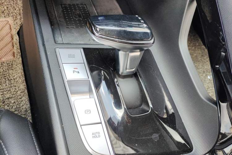 Used Hyundai Elantra 2022 1.5L CVT LUX Prestige Edition Gear Lever