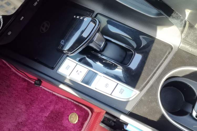 Used Hyundai Elantra 2022 1.5L CVT LUX Prestige Edition Gear Lever