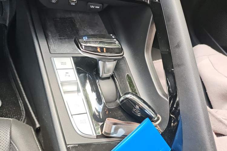 Used Hyundai Elantra 2022 1.5L CVT LUX Prestige Edition Gear Lever