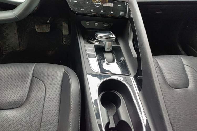 Used Hyundai Elantra 2022 1.5L CVT LUX Prestige Edition Gear Lever