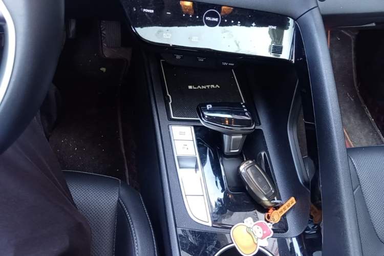 Used Hyundai Elantra 2022 1.5L CVT LUX Prestige Edition Gear Lever