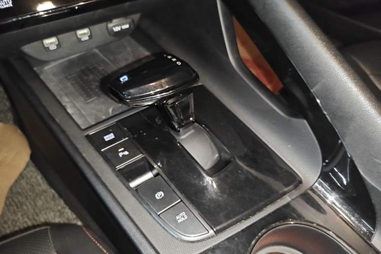 Used Hyundai Elantra 2022 240TGDi DCT LUX Prestige Edition Gear Lever