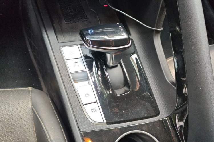 Used Hyundai Elantra 2022 1.5L CVT LUX Prestige Edition Gear Lever
