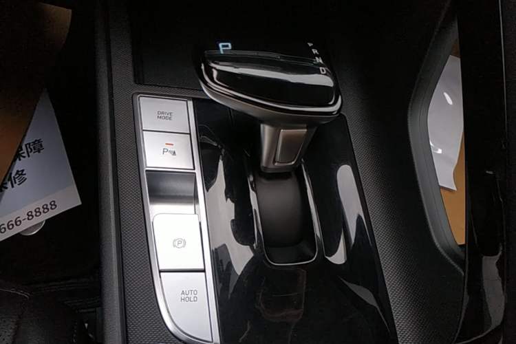 Used Hyundai Elantra 2022 1.5L CVT GLX Elite Edition Gear Lever
