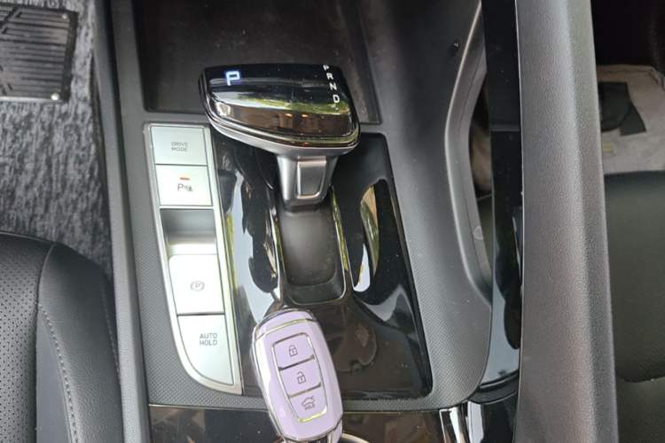 Used Hyundai Elantra 2022 1.5L CVT GLX Elite Edition Gear Lever