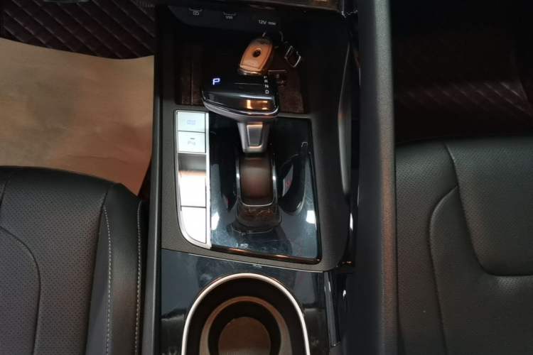 Used Hyundai Elantra 2022 1.5L CVT LUX Prestige Edition Gear Lever