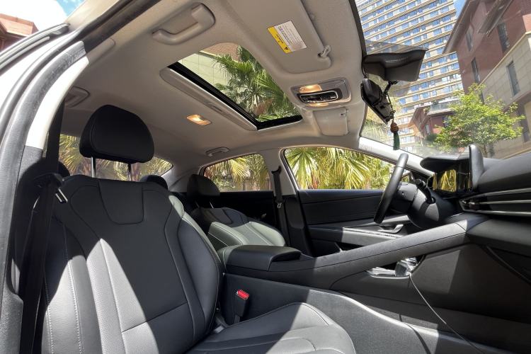 Used Hyundai Elantra 2022 1.5L CVT LUX Prestige Edition Headliner