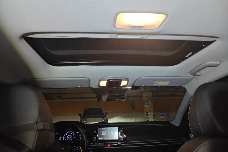 Used Hyundai Elantra 2022 1.5L CVT GLX Elite Edition Headliner