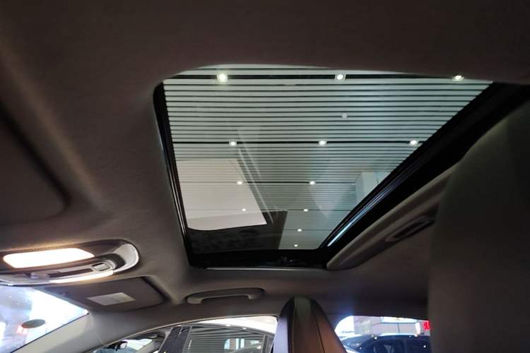 Used Hyundai Elantra 2022 1.5L CVT LUX Prestige Edition Headliner