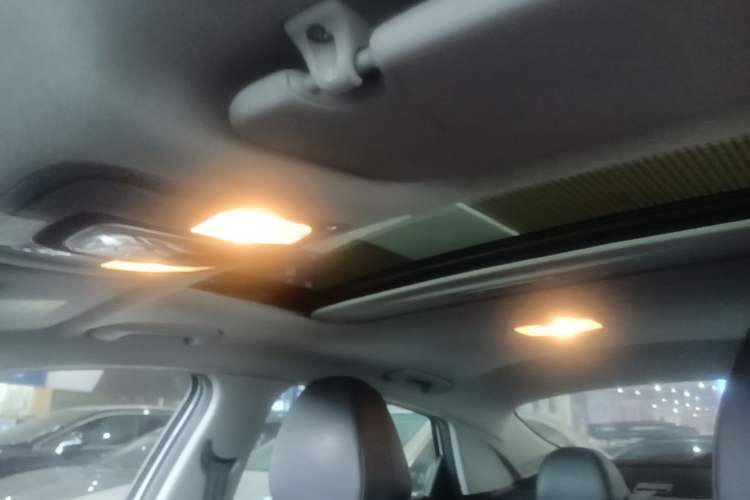 Used Hyundai Elantra 2022 1.5L CVT LUX Prestige Edition Headliner