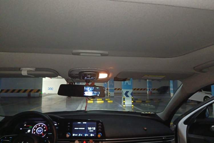 Used Hyundai Elantra 2022 1.5L CVT GLX Elite Edition Headliner