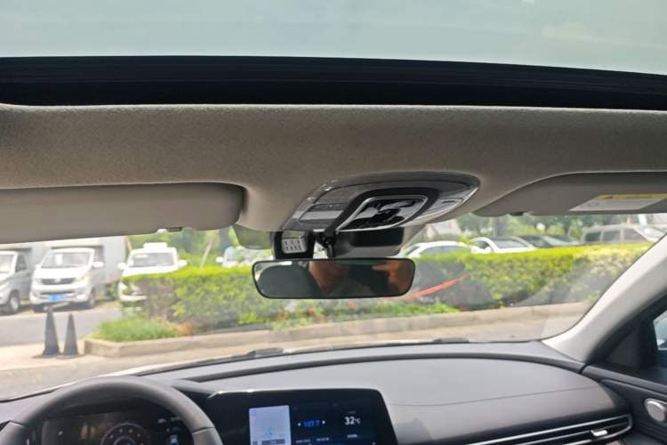 Used Hyundai Elantra 2022 1.5L CVT LUX Prestige Edition Headliner