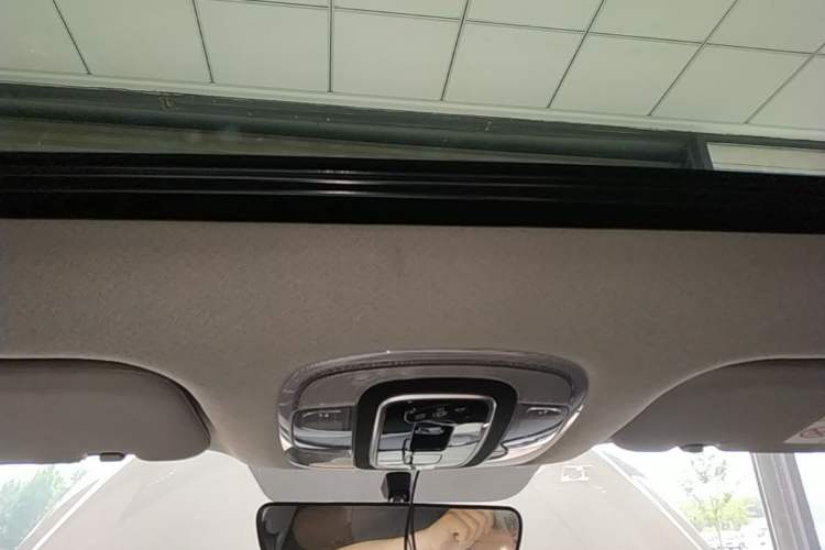 Used Hyundai Elantra 2022 1.5L CVT GLX Elite Edition Headliner