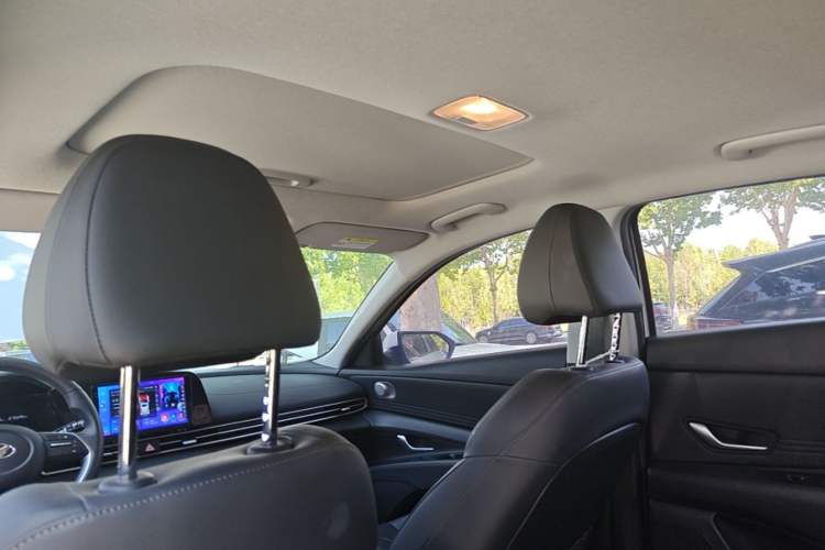Used Hyundai Elantra 2022 1.5L CVT GLX Elite Edition Headliner