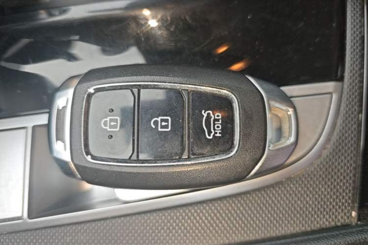 Used Hyundai Elantra 2022 1.5L CVT LUX Prestige Edition Interior 1
