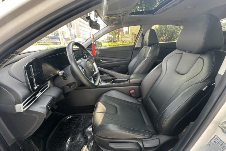 Used Hyundai Elantra 2022 1.5L CVT GLX Elite Edition Interior 1
