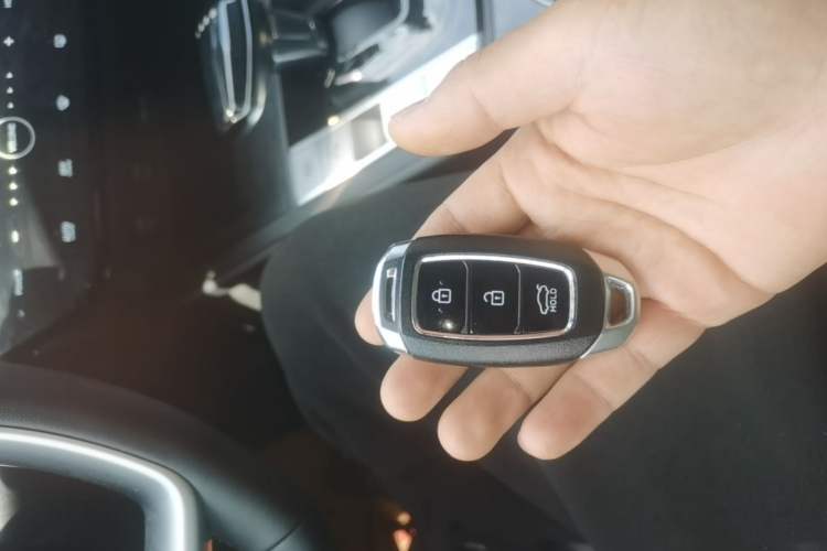 Used Hyundai Elantra 2022 1.5L CVT LUX Prestige Edition Interior 1