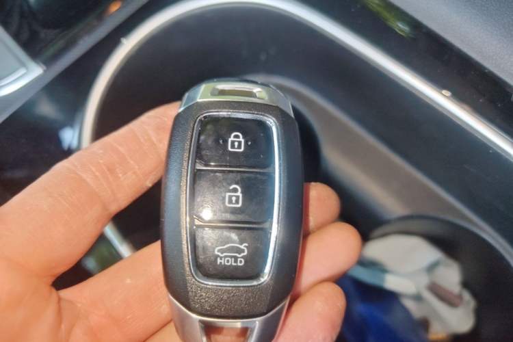 Used Hyundai Elantra 2022 1.5L CVT LUX Prestige Edition Interior 1