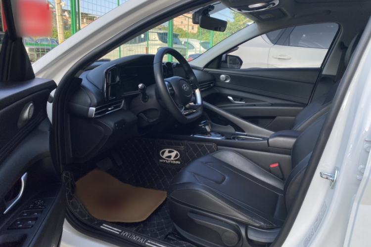 Used Hyundai Elantra 2022 1.5L CVT GLX Elite Edition Interior 1