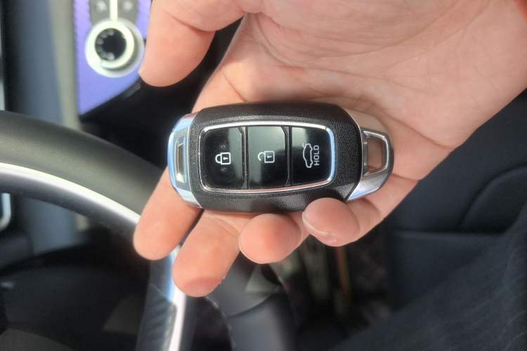 Used Hyundai Elantra 2022 1.5L CVT GLX Elite Edition Interior 1