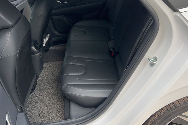 Used Hyundai Elantra 2022 1.5L CVT GLX Elite Edition Interior 1