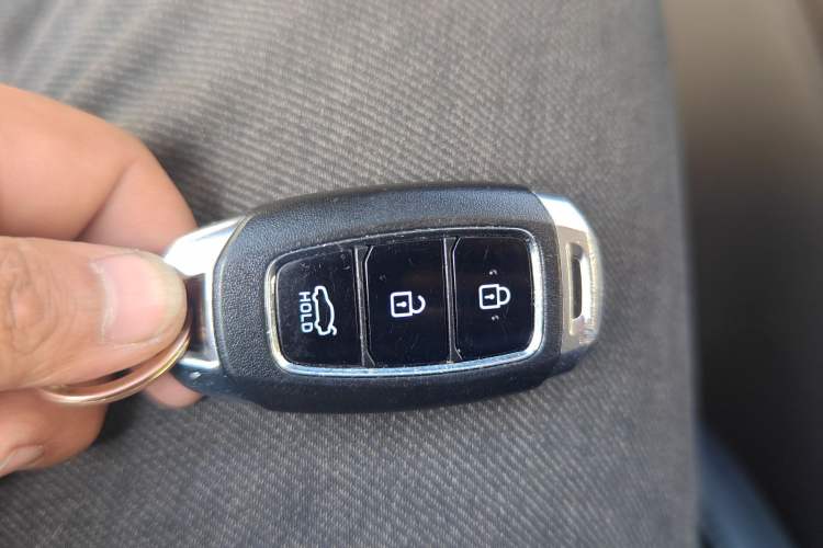 Used Hyundai Elantra 2022 1.5L CVT LUX Prestige Edition Interior 1