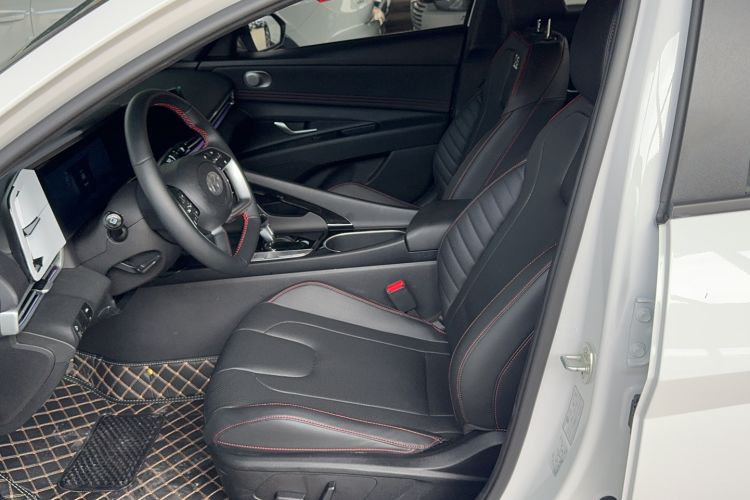 Used Hyundai Elantra 2022 1.5L CVT 20th Anniversary Edition Interior 1