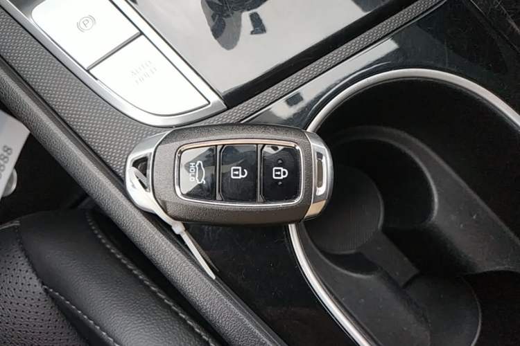 Used Hyundai Elantra 2022 1.5L CVT GLX Elite Edition Interior 1