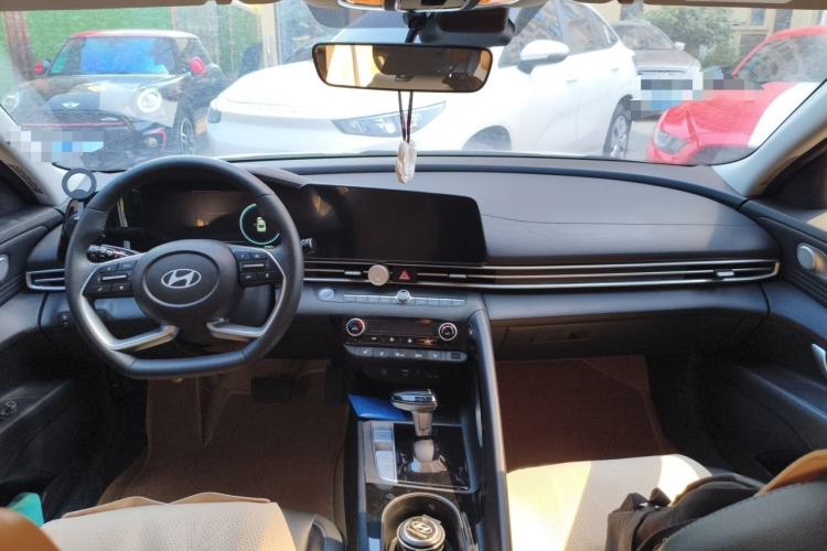 Used Hyundai Elantra 2022 1.5L CVT TOP Flagship Edition Interior 2