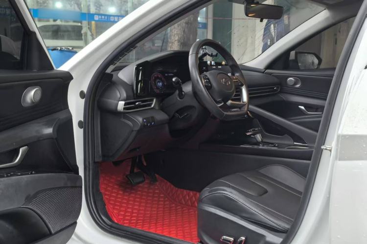 Used Hyundai Elantra 2022 1.5L CVT GLX Elite Edition Interior 2