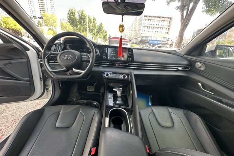 Used Hyundai Elantra 2022 1.5L CVT GLX Elite Edition Interior 2