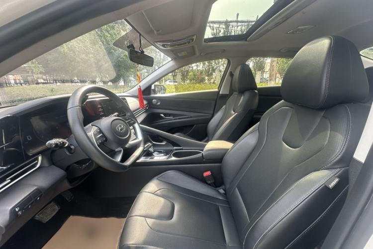 Used Hyundai Elantra 2022 1.5L CVT GLX Elite Edition Interior 2
