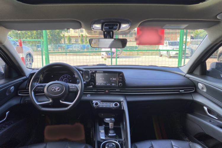 Used Hyundai Elantra 2022 1.5L CVT GLX Elite Edition Interior 2