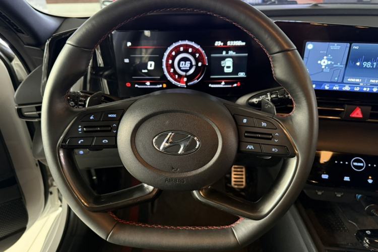 Used Hyundai Elantra 2022 240TGDi DCT LUX Prestige Edition Interior 2