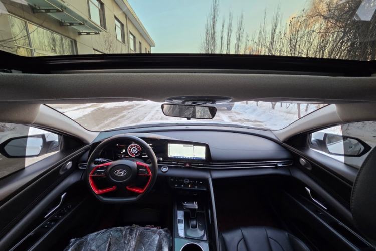 Used Hyundai Elantra 2022 1.5L CVT GLX Elite Edition Interior 2