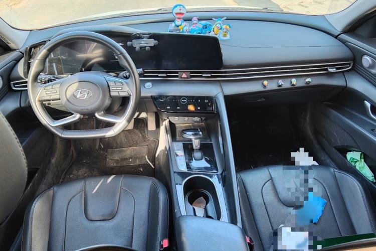 Used Hyundai Elantra 2022 1.5L CVT LUX Prestige Edition Interior 2