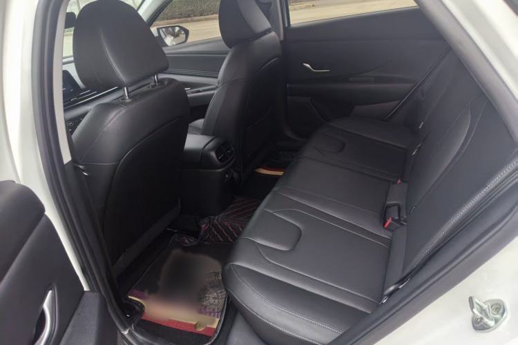 Used Hyundai Elantra 2022 1.5L CVT LUX Prestige Edition Interior 3