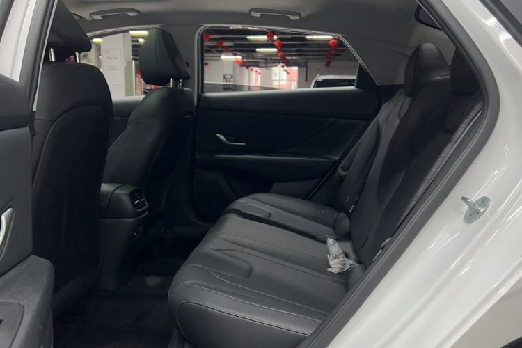 Used Hyundai Elantra 2022 1.5L CVT GLX Elite Edition Interior 3