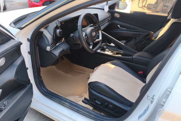 Used Hyundai Elantra 2022 1.5L CVT TOP Flagship Edition Interior 3