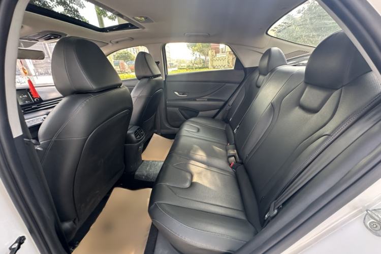 Used Hyundai Elantra 2022 1.5L CVT GLX Elite Edition Interior 3