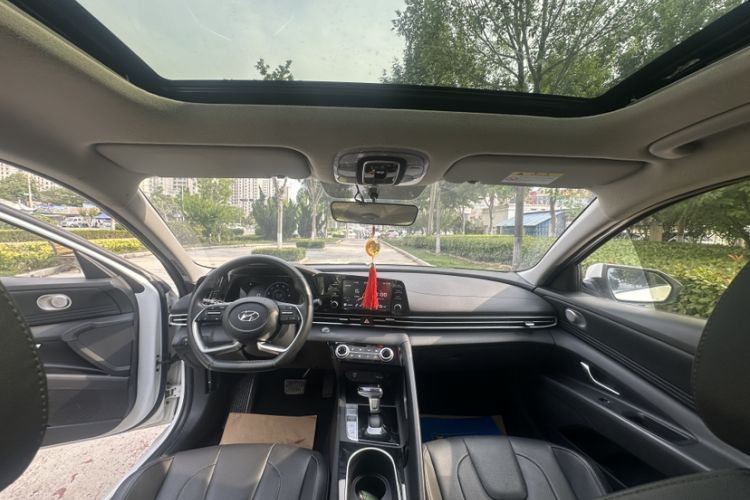 Used Hyundai Elantra 2022 1.5L CVT GLX Elite Edition Interior 3