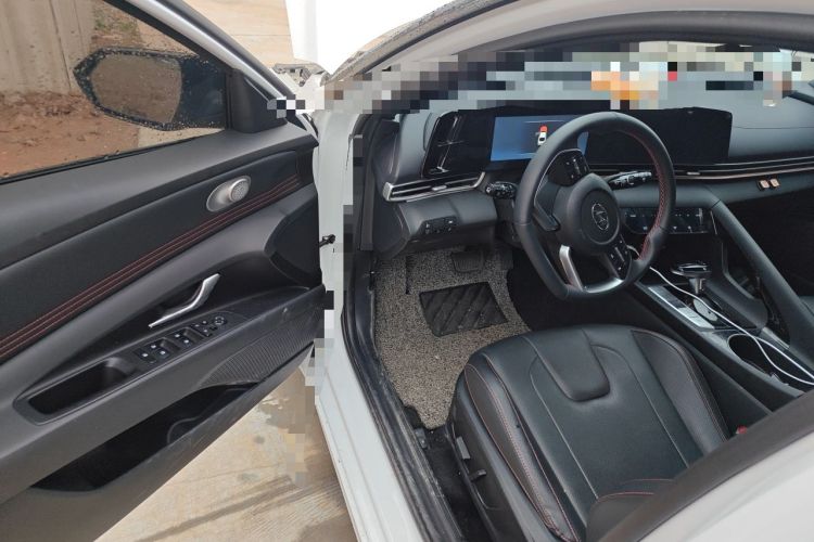 Used Hyundai Elantra 2022 1.5L CVT LUX Prestige Edition Interior 3