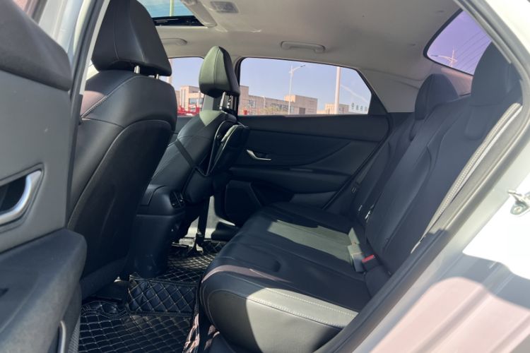 Used Hyundai Elantra 2022 1.5L CVT GLX Elite Edition Interior 3