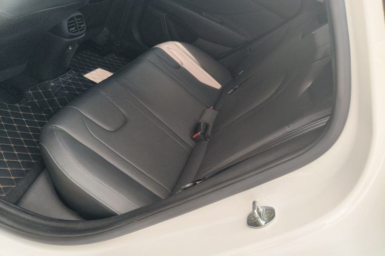 Used Hyundai Elantra 2022 1.5L CVT LUX Prestige Edition Interior 3